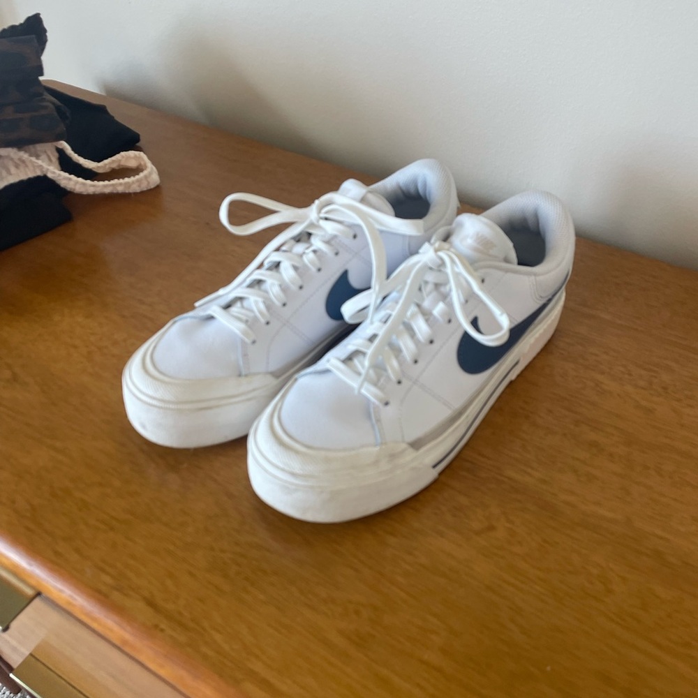 Nike Women's Sneakers in White and Navy